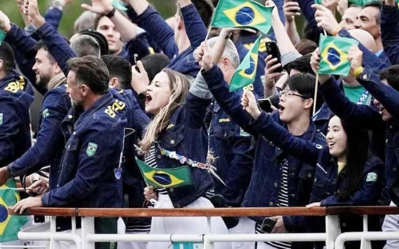 TV francesa elogia polêmico uniforme do Brasil nas Olimpíadas