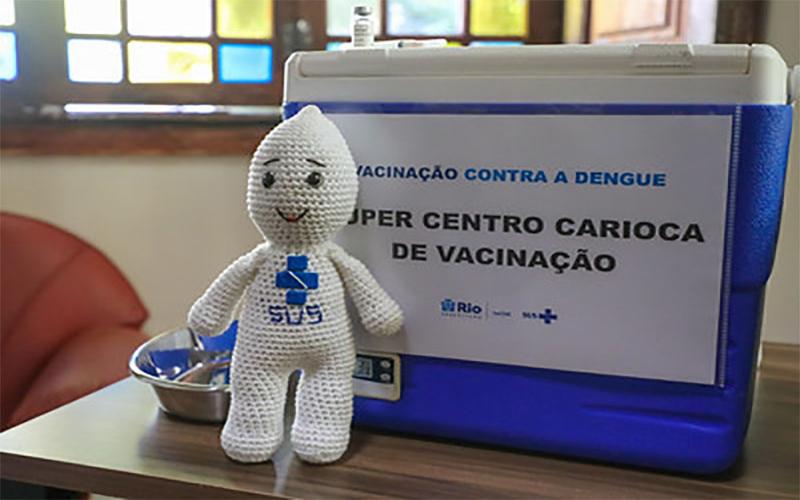 Vacinação contra a dengue é ampliada para adolescentes de 17 e 18 anos na capital carioca