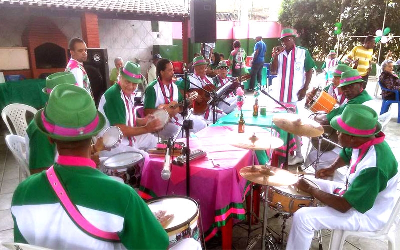 Velha Guarda da Mangueira canta os 90 Anos da Verde-e-Rosa