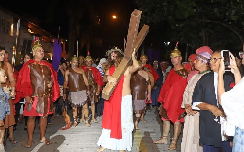 Via Sacra completa 26 anos e percorre a Orla Bardot nesta sexta em Búzios