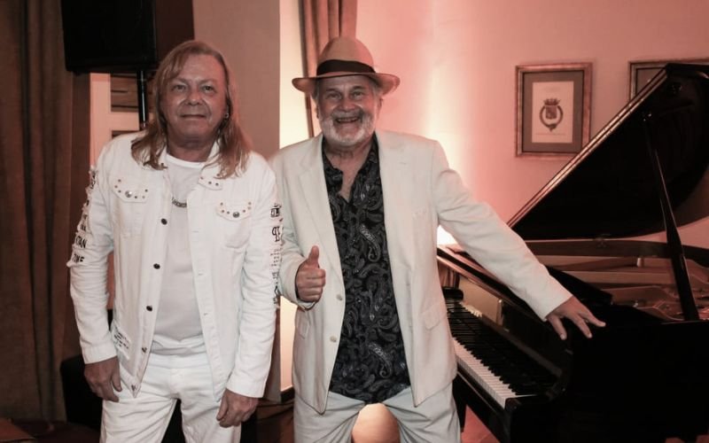 Victor Biglione e Marcos Ariel homenageiam Donato e Deodato no Cave Music Lounge