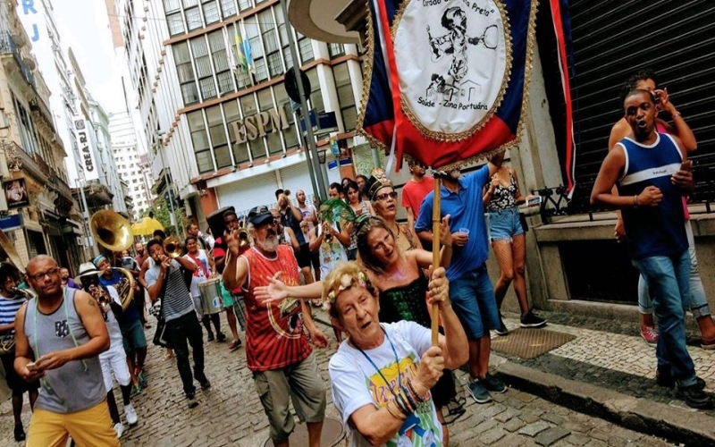 Aos 82 anos, Vó Jacy prova que idade não é documento para gostar de carnaval