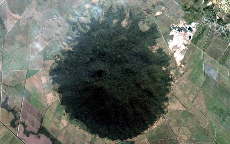 Morro de São João, vulcão extinto com 800 metros de altura e Mata Atlântica em Casimiro de Abreu