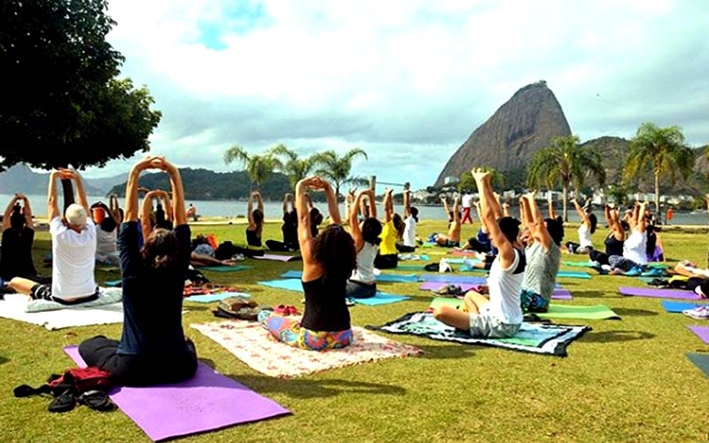 Yoga gratuito no Parque do Flamengo