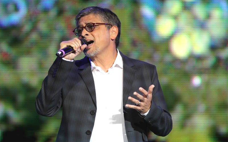 Zé Renato em temporada no Teatro Ipanema